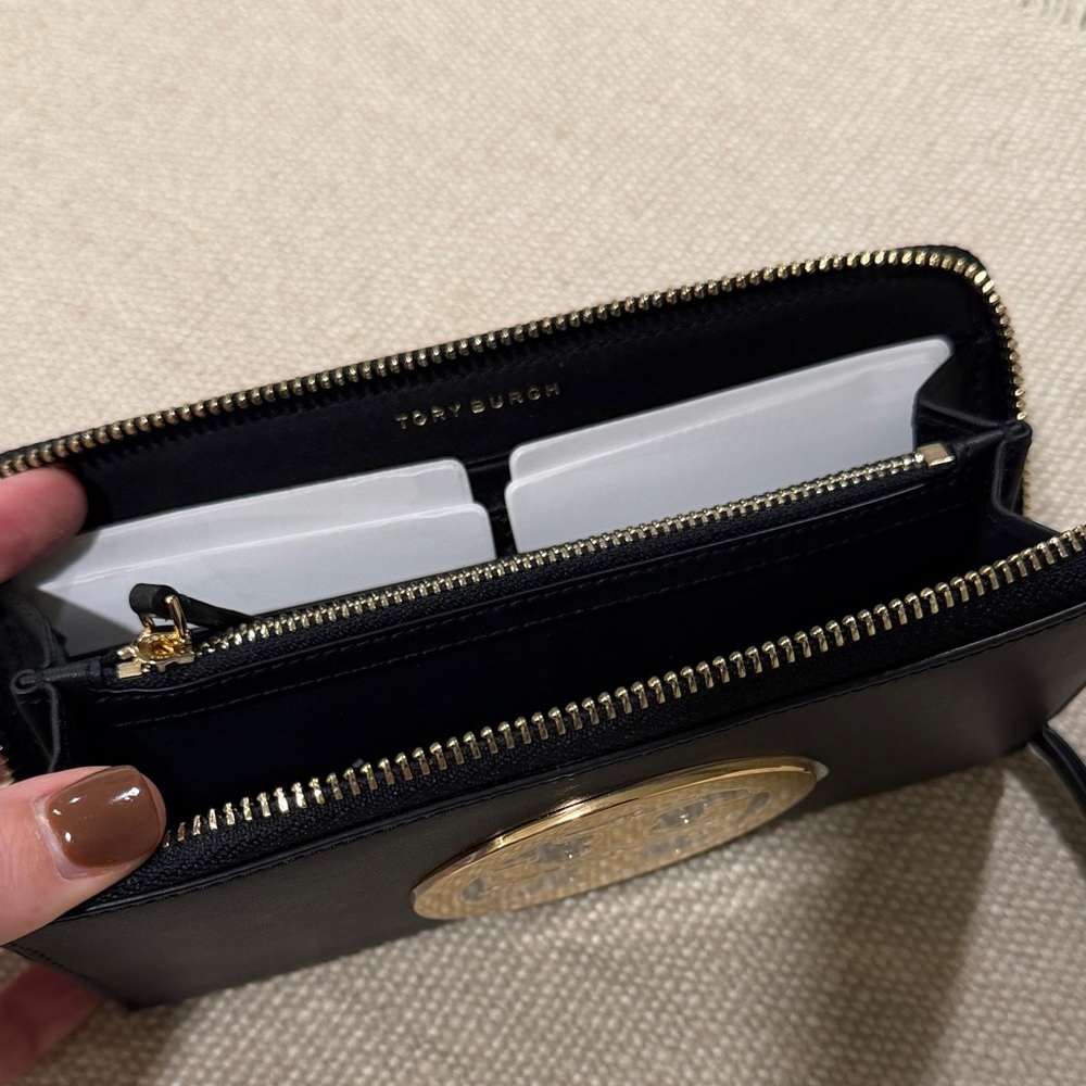 Tory Burch Amanda Zip Continental Wallet - Picture 3 of 5